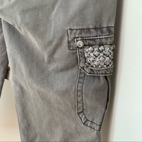Miss Me Grey Studded Cotton Cargo Capris NWT Size 27 - Picture 11 of 13
